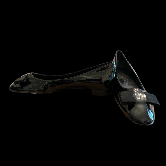 Salvatore Ferragamo black patent leather bow flats - Picture 2 of 11